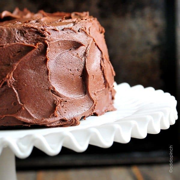 Easy Chocolate Buttercream: Rich & Fluffy in Under 10 Mins